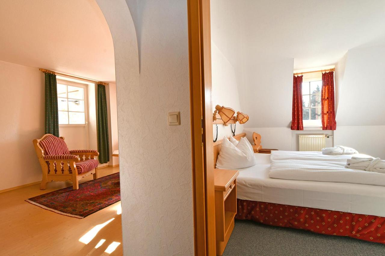 Landhotel Altes Zollhaus Хермсдорф Экстерьер фото