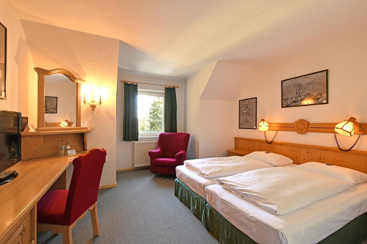 Landhotel Altes Zollhaus Хермсдорф Экстерьер фото