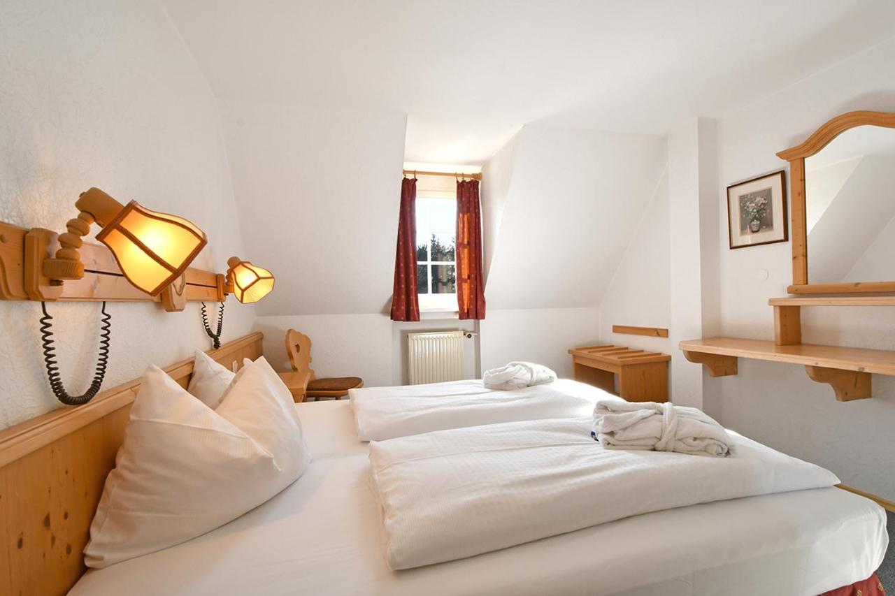 Landhotel Altes Zollhaus Хермсдорф Экстерьер фото